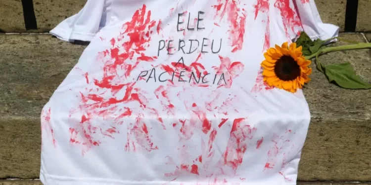 Mulheres vão às ruas em todo país para protestar contra o feminicídio