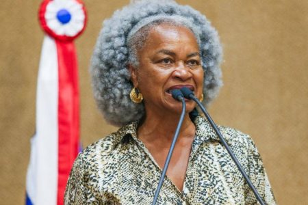 “Hoje é a Venezuela, amanhã pode ser o Brasil”, diz Olívia Santana sobre ataque dos EUA