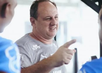 Retorno! Bahia divulga imagens de reapresentação do elenco